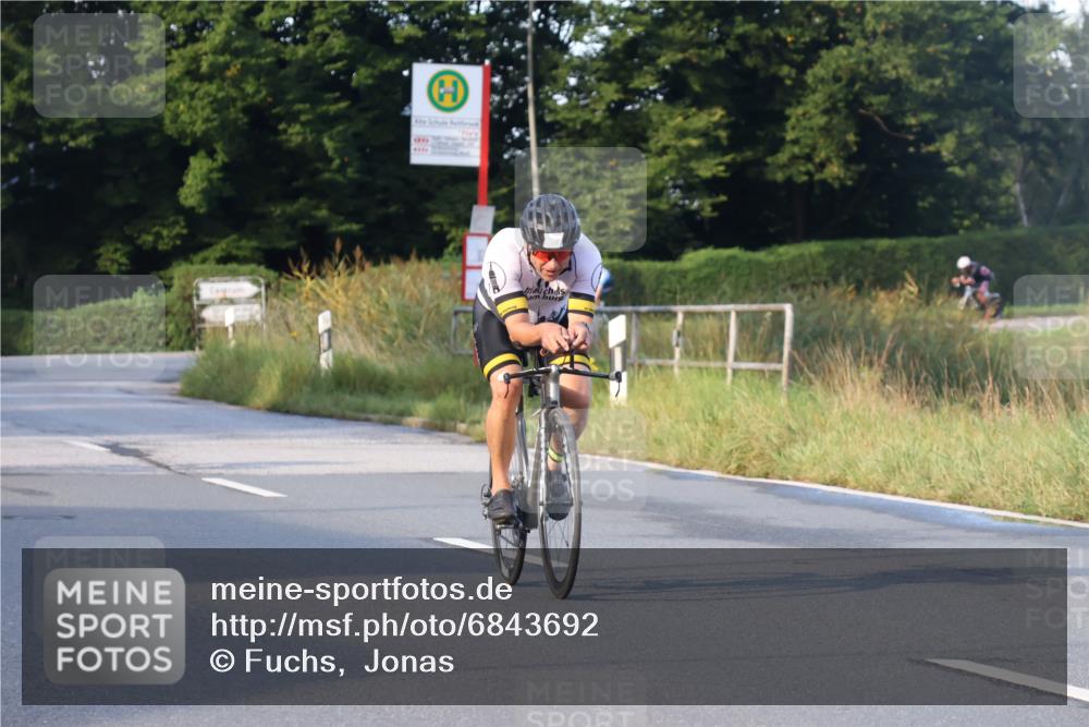 25.08.2024 - Elbe Triathlon Hamburg Fuchs,  Jonas http://msf.ph/oto/6843692 25.08.2024 09:01:35 Radfahren 173, 72, 111 meine-sportfotos.de