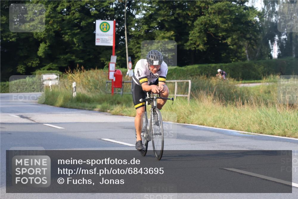 25.08.2024 - Elbe Triathlon Hamburg Fuchs,  Jonas http://msf.ph/oto/6843695 25.08.2024 09:01:35 Radfahren 173, 72, 111 meine-sportfotos.de