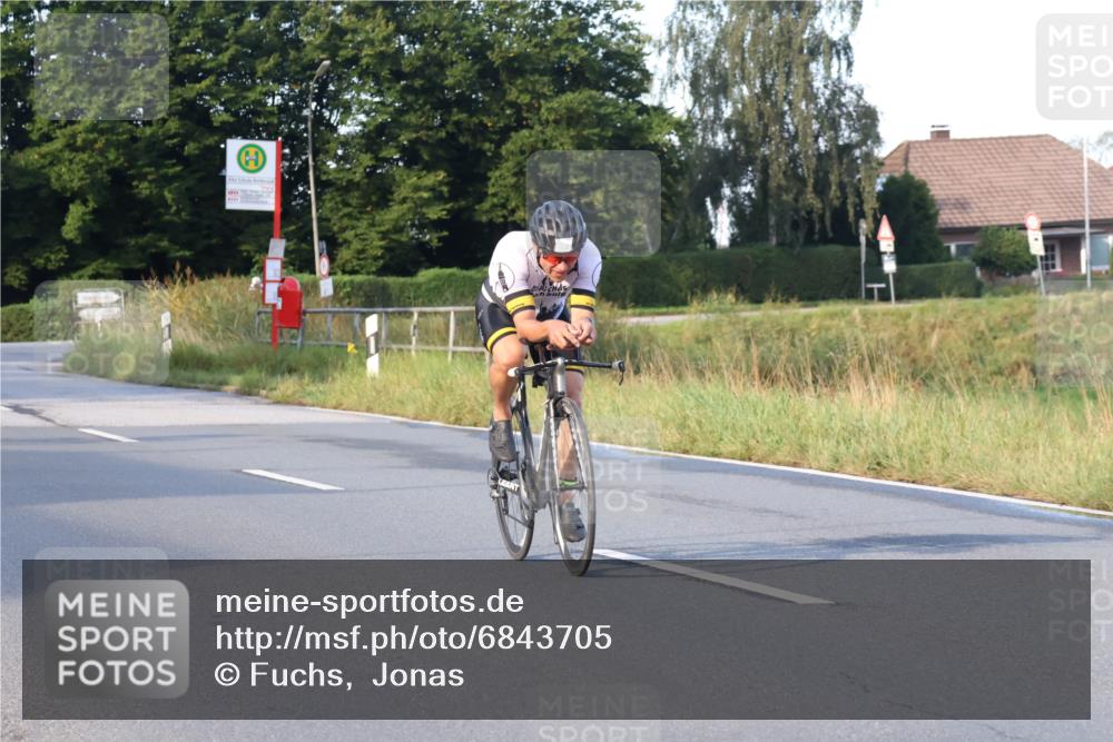 25.08.2024 - Elbe Triathlon Hamburg Fuchs,  Jonas http://msf.ph/oto/6843705 25.08.2024 09:01:36 Radfahren 173, 72, 111 meine-sportfotos.de
