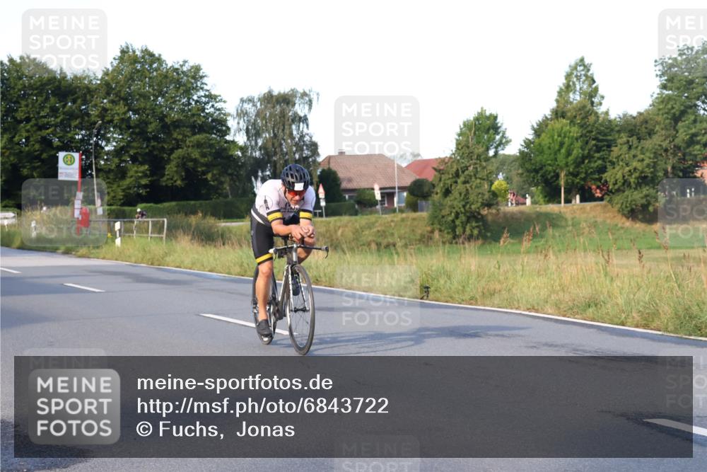 25.08.2024 - Elbe Triathlon Hamburg Fuchs,  Jonas http://msf.ph/oto/6843722 25.08.2024 09:01:36 Radfahren 173, 72, 111 meine-sportfotos.de