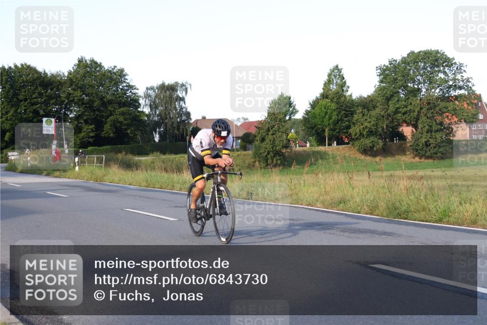 25.08.2024 - Elbe Triathlon Hamburg Fuchs,  Jonas http://msf.ph/oto/6843730 25.08.2024 09:01:36 Radfahren 173, 72, 111 meine-sportfotos.de