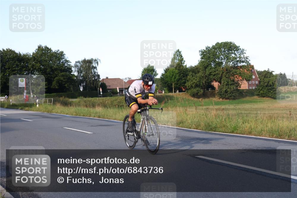 25.08.2024 - Elbe Triathlon Hamburg Fuchs,  Jonas http://msf.ph/oto/6843736 25.08.2024 09:01:36 Radfahren 173, 72, 111 meine-sportfotos.de