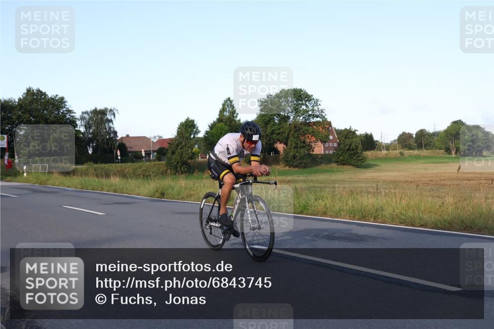 25.08.2024 - Elbe Triathlon Hamburg Fuchs,  Jonas http://msf.ph/oto/6843745 25.08.2024 09:01:37 Radfahren 72, 111 meine-sportfotos.de
