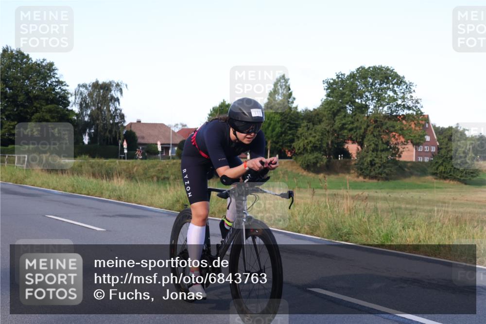 25.08.2024 - Elbe Triathlon Hamburg Fuchs,  Jonas http://msf.ph/oto/6843763 25.08.2024 09:01:38 Radfahren 72, 111, 67, 66 meine-sportfotos.de