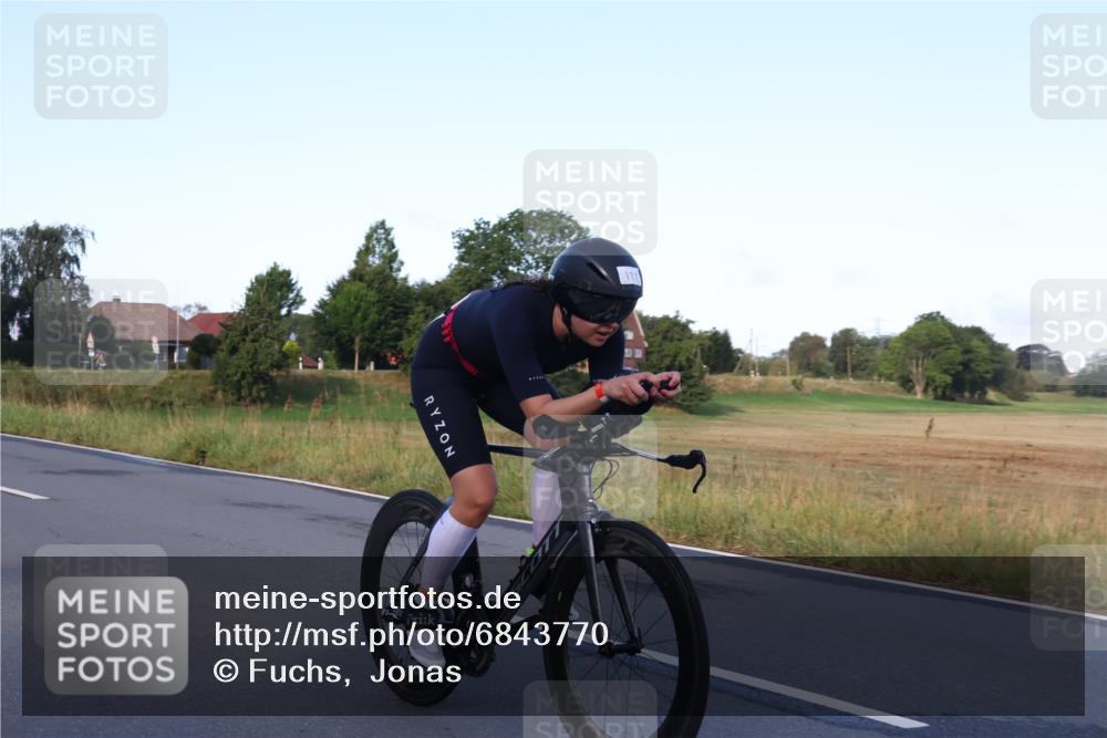 25.08.2024 - Elbe Triathlon Hamburg Fuchs,  Jonas http://msf.ph/oto/6843770 25.08.2024 09:01:38 Radfahren 72, 111, 67, 66 meine-sportfotos.de