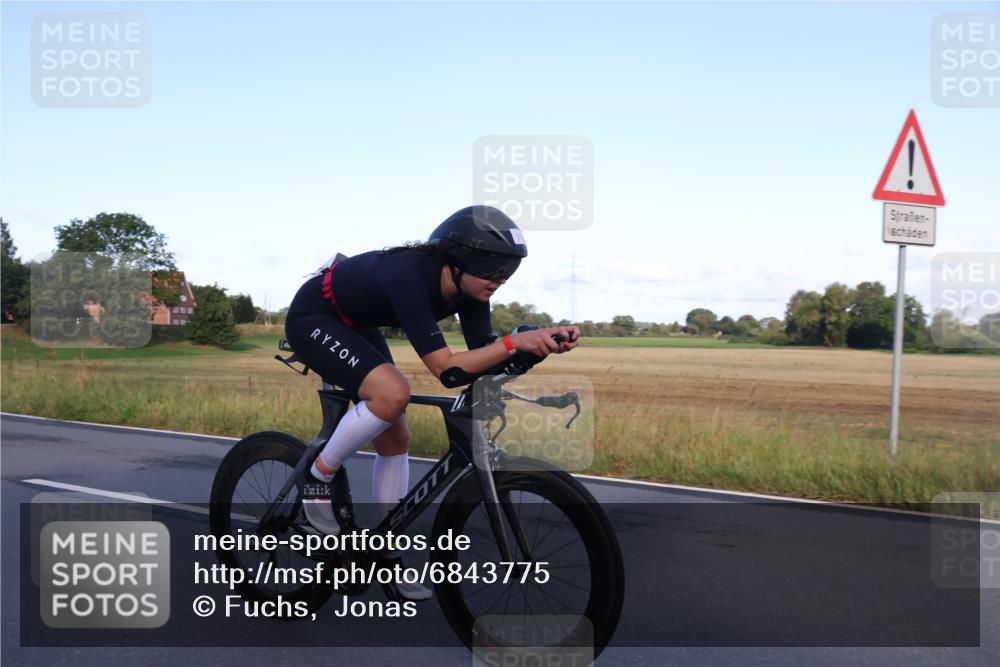 25.08.2024 - Elbe Triathlon Hamburg Fuchs,  Jonas http://msf.ph/oto/6843775 25.08.2024 09:01:38 Radfahren 72, 111, 67, 66 meine-sportfotos.de