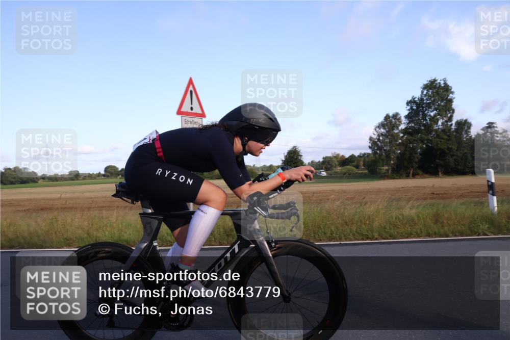 25.08.2024 - Elbe Triathlon Hamburg Fuchs,  Jonas http://msf.ph/oto/6843779 25.08.2024 09:01:39 Radfahren 72, 111, 67, 66 meine-sportfotos.de