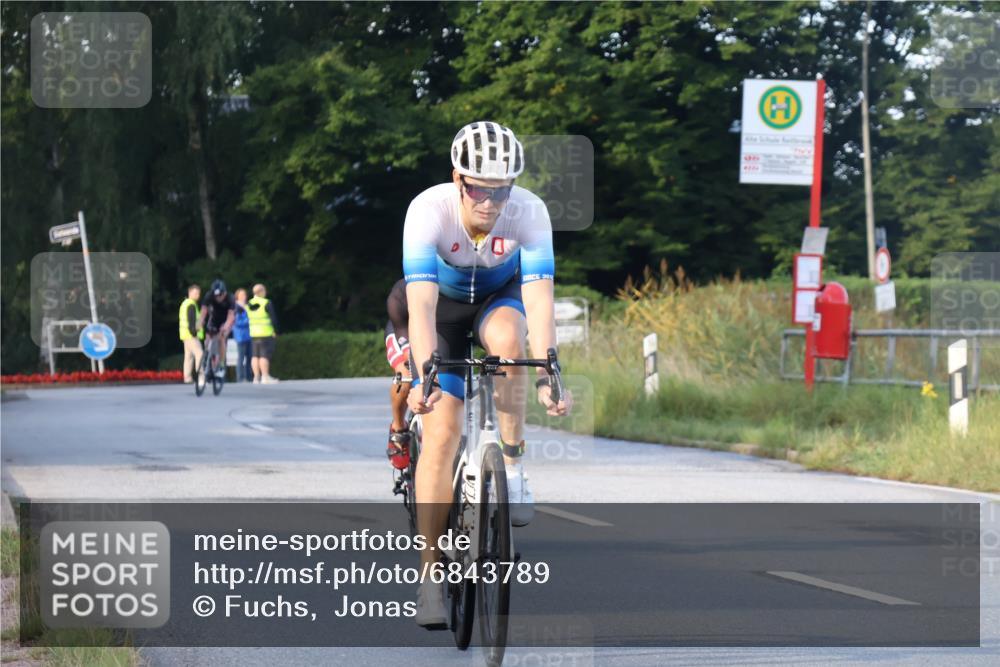 25.08.2024 - Elbe Triathlon Hamburg Fuchs,  Jonas http://msf.ph/oto/6843789 25.08.2024 09:01:44 Radfahren 67, 66, 59 meine-sportfotos.de