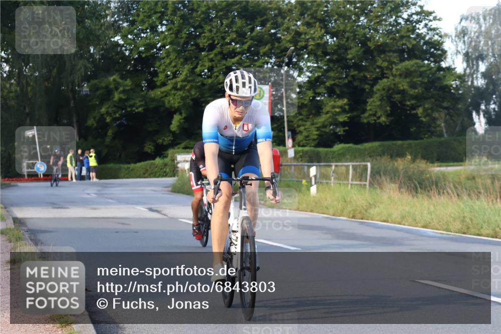 25.08.2024 - Elbe Triathlon Hamburg Fuchs,  Jonas http://msf.ph/oto/6843803 25.08.2024 09:01:44 Radfahren 67, 66, 59 meine-sportfotos.de