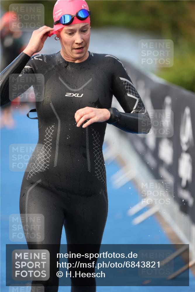 25.08.2024 - Elbe Triathlon Hamburg H.Heesch http://msf.ph/oto/6843821 25.08.2024 08:46:25 Schwimmen 113, 123, 131, 138, 149, 150, 160, 179, 184 meine-sportfotos.de