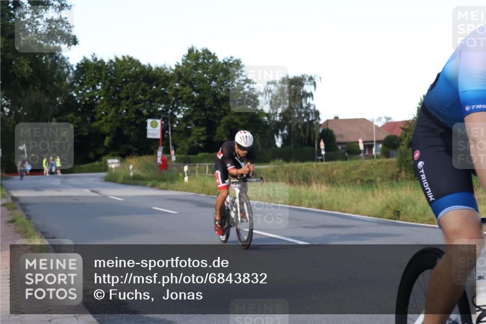 25.08.2024 - Elbe Triathlon Hamburg Fuchs,  Jonas http://msf.ph/oto/6843832 25.08.2024 09:01:45 Radfahren 67, 66, 59 meine-sportfotos.de