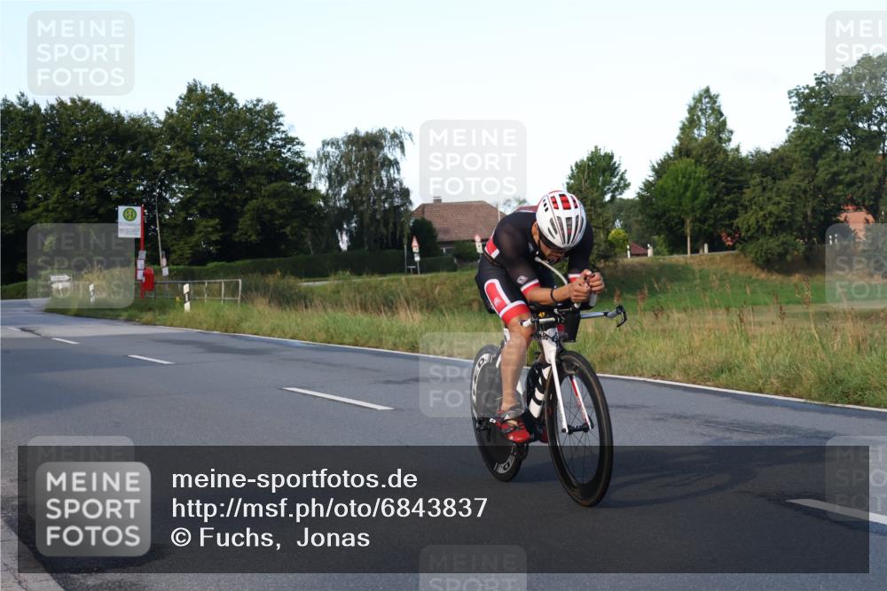 25.08.2024 - Elbe Triathlon Hamburg Fuchs,  Jonas http://msf.ph/oto/6843837 25.08.2024 09:01:45 Radfahren 67, 66, 59 meine-sportfotos.de