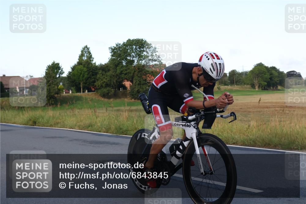 25.08.2024 - Elbe Triathlon Hamburg Fuchs,  Jonas http://msf.ph/oto/6843845 25.08.2024 09:01:46 Radfahren 67, 66, 59 meine-sportfotos.de