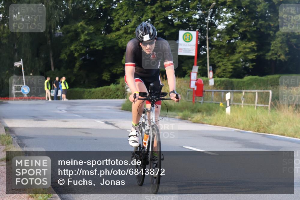 25.08.2024 - Elbe Triathlon Hamburg Fuchs,  Jonas http://msf.ph/oto/6843872 25.08.2024 09:01:50 Radfahren 67, 66, 59 meine-sportfotos.de