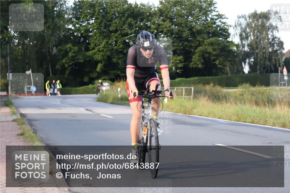 25.08.2024 - Elbe Triathlon Hamburg Fuchs,  Jonas http://msf.ph/oto/6843887 25.08.2024 09:01:51 Radfahren 59 meine-sportfotos.de