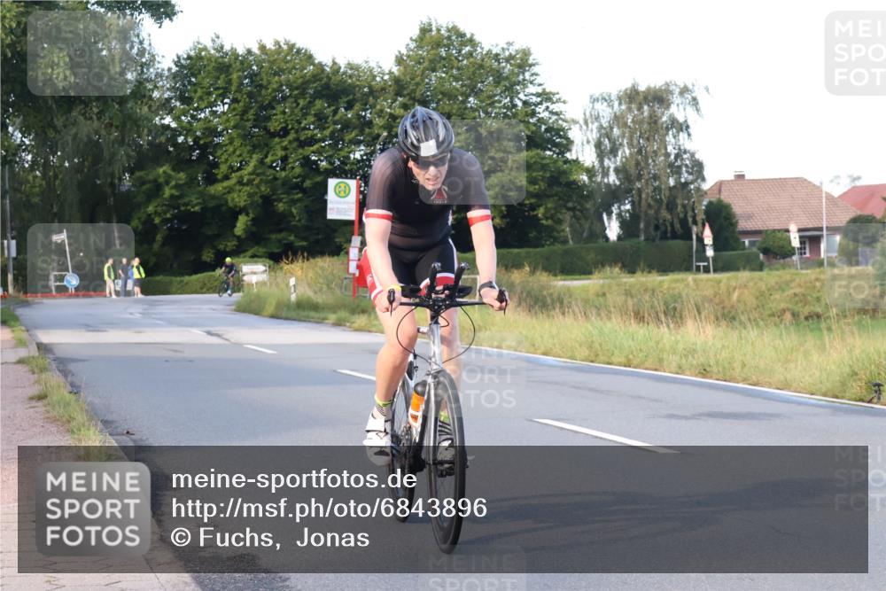 25.08.2024 - Elbe Triathlon Hamburg Fuchs,  Jonas http://msf.ph/oto/6843896 25.08.2024 09:01:51 Radfahren 59 meine-sportfotos.de