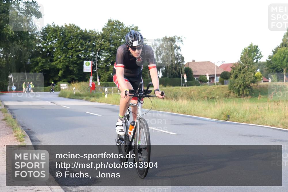 25.08.2024 - Elbe Triathlon Hamburg Fuchs,  Jonas http://msf.ph/oto/6843904 25.08.2024 09:01:51 Radfahren 59 meine-sportfotos.de