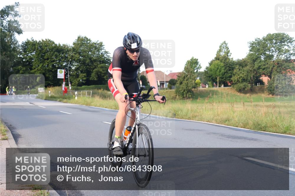 25.08.2024 - Elbe Triathlon Hamburg Fuchs,  Jonas http://msf.ph/oto/6843908 25.08.2024 09:01:51 Radfahren 59 meine-sportfotos.de