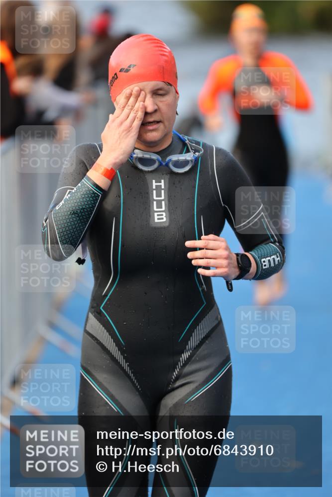 25.08.2024 - Elbe Triathlon Hamburg H.Heesch http://msf.ph/oto/6843910 25.08.2024 08:46:32 Schwimmen 113, 123, 131, 138, 147, 150, 160, 179 meine-sportfotos.de