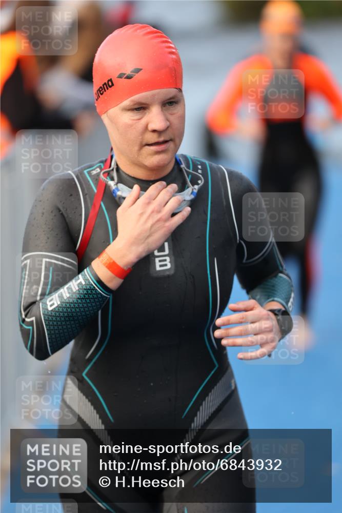 25.08.2024 - Elbe Triathlon Hamburg H.Heesch http://msf.ph/oto/6843932 25.08.2024 08:46:32 Schwimmen 113, 123, 131, 138, 147, 150, 160, 179 meine-sportfotos.de