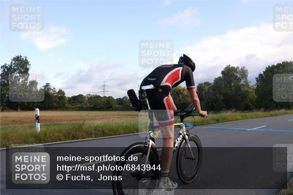 25.08.2024 - Elbe Triathlon Hamburg Fuchs,  Jonas http://msf.ph/oto/6843944 25.08.2024 09:01:52 Radfahren 59, 330 meine-sportfotos.de