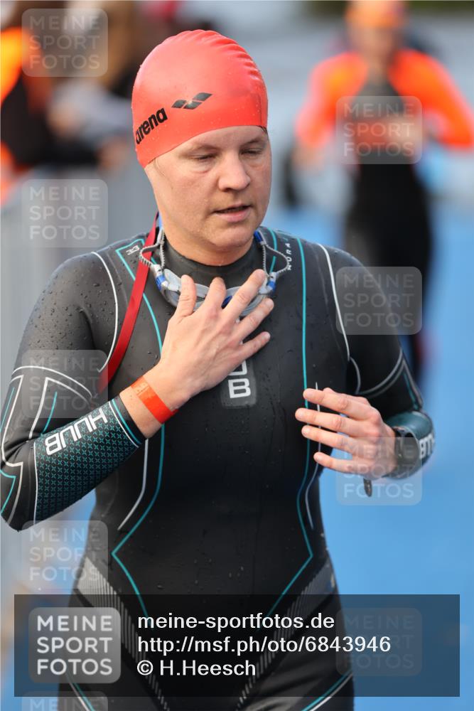 25.08.2024 - Elbe Triathlon Hamburg H.Heesch http://msf.ph/oto/6843946 25.08.2024 08:46:32 Schwimmen 113, 123, 131, 138, 147, 150, 160, 179 meine-sportfotos.de