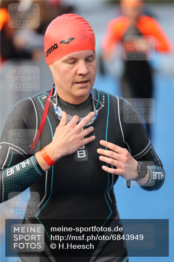 25.08.2024 - Elbe Triathlon Hamburg H.Heesch http://msf.ph/oto/6843949 25.08.2024 08:46:33 Schwimmen 113, 123, 131, 138, 147, 150, 160, 179 meine-sportfotos.de