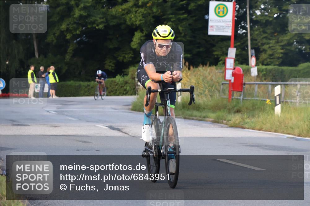 25.08.2024 - Elbe Triathlon Hamburg Fuchs,  Jonas http://msf.ph/oto/6843951 25.08.2024 09:01:58 Radfahren 330, 207 meine-sportfotos.de