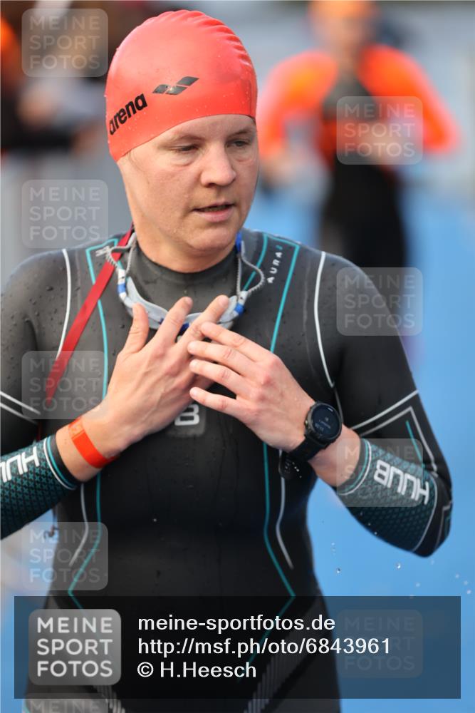 25.08.2024 - Elbe Triathlon Hamburg H.Heesch http://msf.ph/oto/6843961 25.08.2024 08:46:33 Schwimmen 113, 123, 131, 138, 147, 150, 160, 179 meine-sportfotos.de