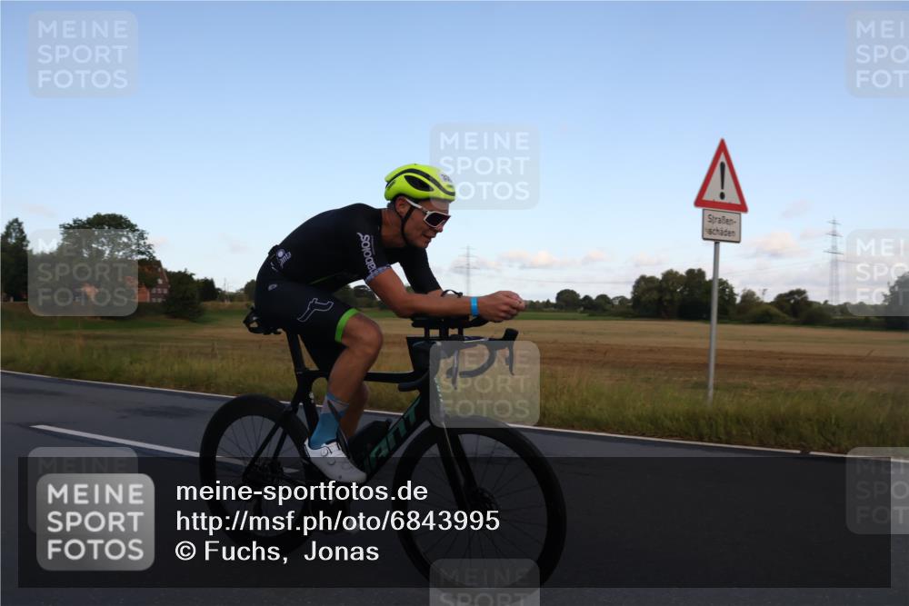25.08.2024 - Elbe Triathlon Hamburg Fuchs,  Jonas http://msf.ph/oto/6843995 25.08.2024 09:01:59 Radfahren 330, 207 meine-sportfotos.de
