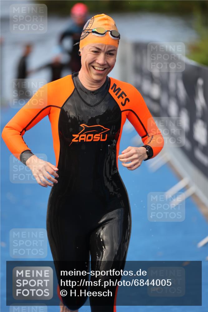 25.08.2024 - Elbe Triathlon Hamburg H.Heesch http://msf.ph/oto/6844005 25.08.2024 08:46:34 Schwimmen 113, 123, 131, 138, 147, 150, 160, 179 meine-sportfotos.de