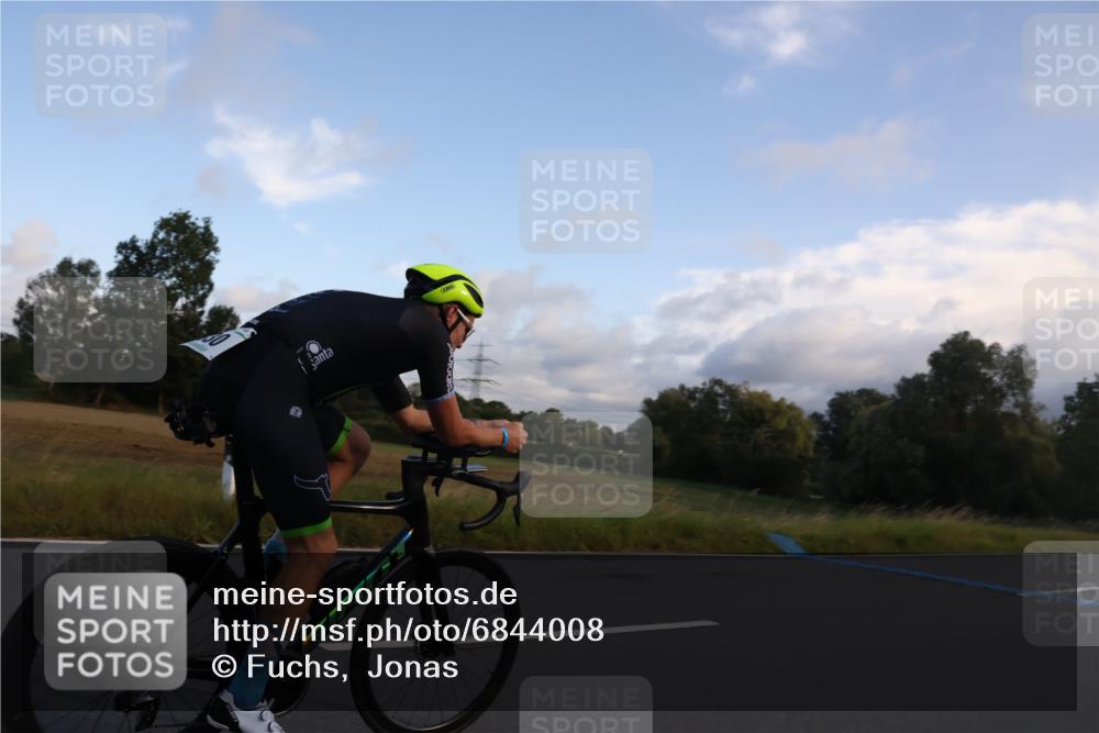 25.08.2024 - Elbe Triathlon Hamburg Fuchs,  Jonas http://msf.ph/oto/6844008 25.08.2024 09:02:00 Radfahren 330, 207 meine-sportfotos.de