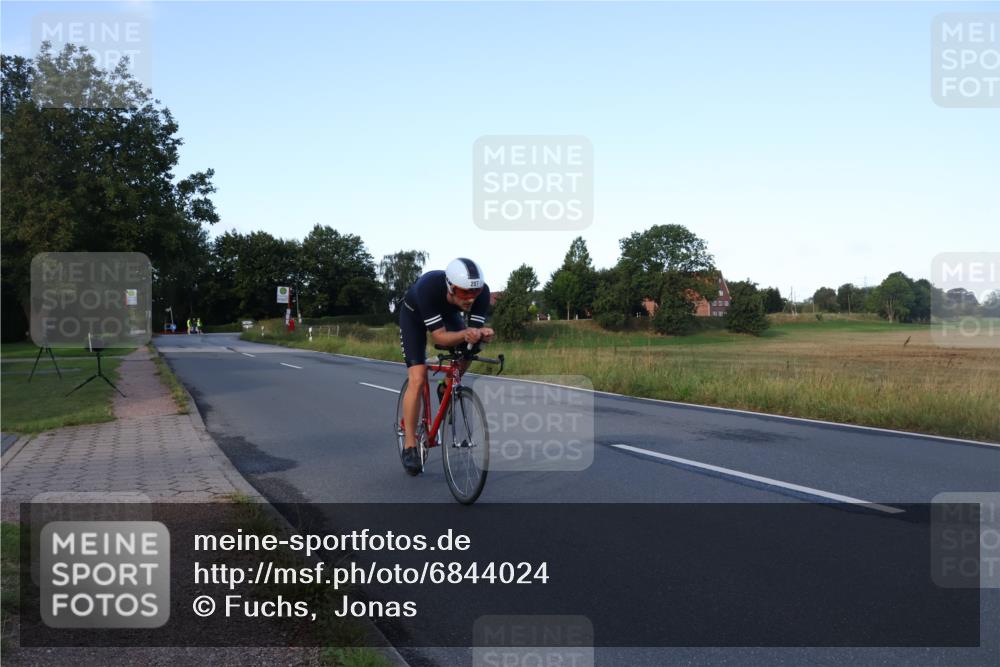 25.08.2024 - Elbe Triathlon Hamburg Fuchs,  Jonas http://msf.ph/oto/6844024 25.08.2024 09:02:05 Radfahren 207 meine-sportfotos.de