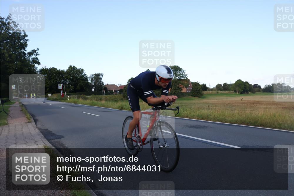 25.08.2024 - Elbe Triathlon Hamburg Fuchs,  Jonas http://msf.ph/oto/6844031 25.08.2024 09:02:05 Radfahren 207 meine-sportfotos.de