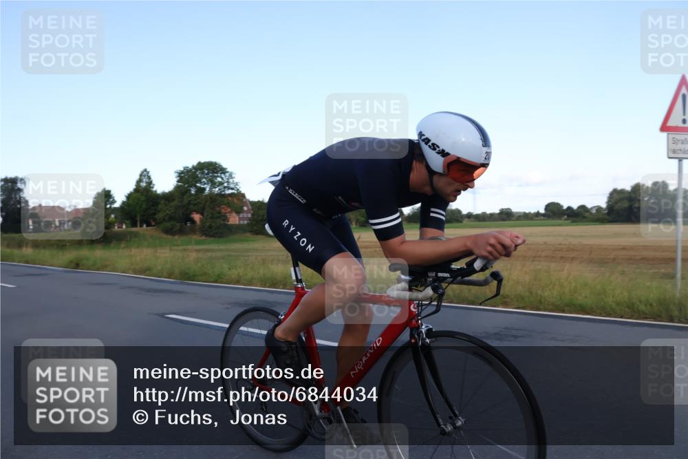 25.08.2024 - Elbe Triathlon Hamburg Fuchs,  Jonas http://msf.ph/oto/6844034 25.08.2024 09:02:06 Radfahren 207 meine-sportfotos.de