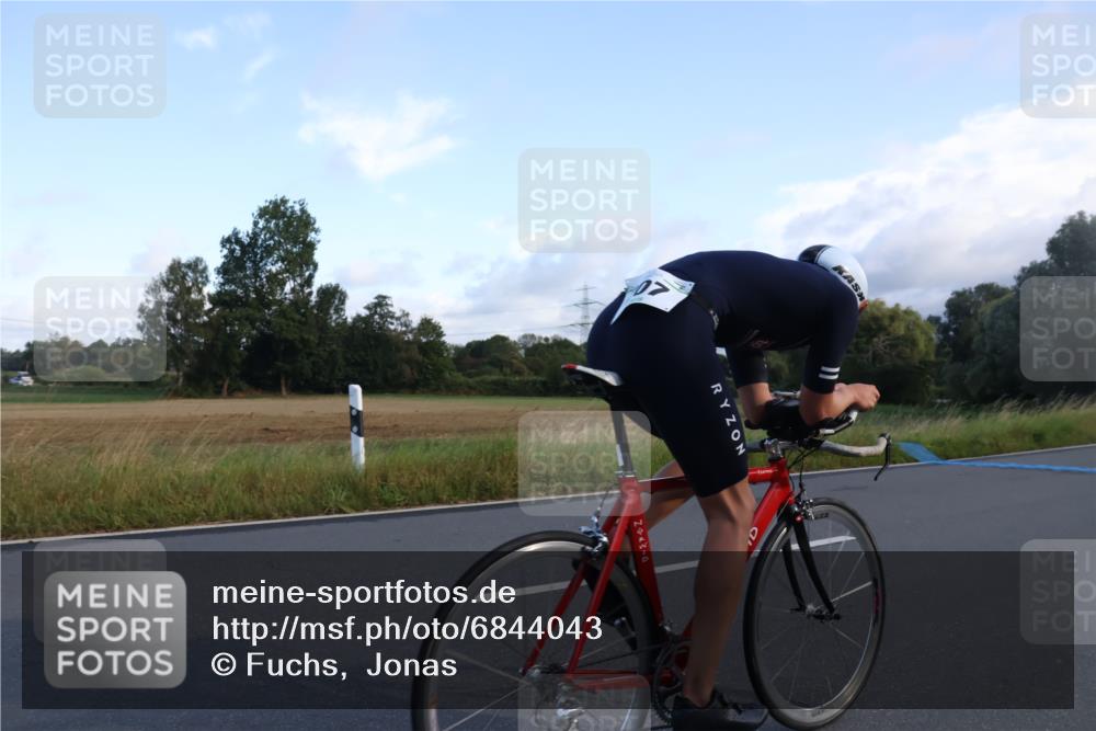25.08.2024 - Elbe Triathlon Hamburg Fuchs,  Jonas http://msf.ph/oto/6844043 25.08.2024 09:02:06 Radfahren 207 meine-sportfotos.de