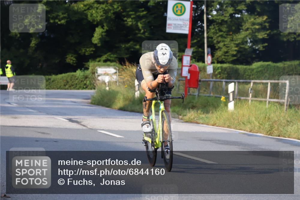 25.08.2024 - Elbe Triathlon Hamburg Fuchs,  Jonas http://msf.ph/oto/6844160 25.08.2024 09:02:39 Radfahren 101 meine-sportfotos.de