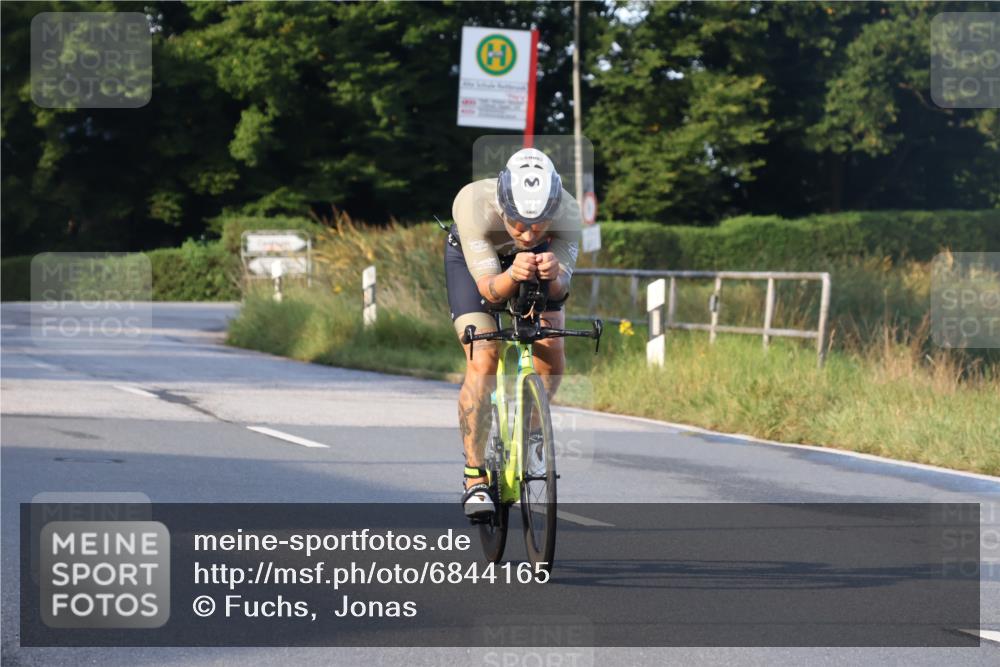 25.08.2024 - Elbe Triathlon Hamburg Fuchs,  Jonas http://msf.ph/oto/6844165 25.08.2024 09:02:39 Radfahren 101 meine-sportfotos.de