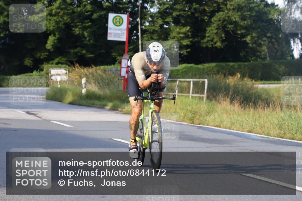 25.08.2024 - Elbe Triathlon Hamburg Fuchs,  Jonas http://msf.ph/oto/6844172 25.08.2024 09:02:39 Radfahren 101 meine-sportfotos.de