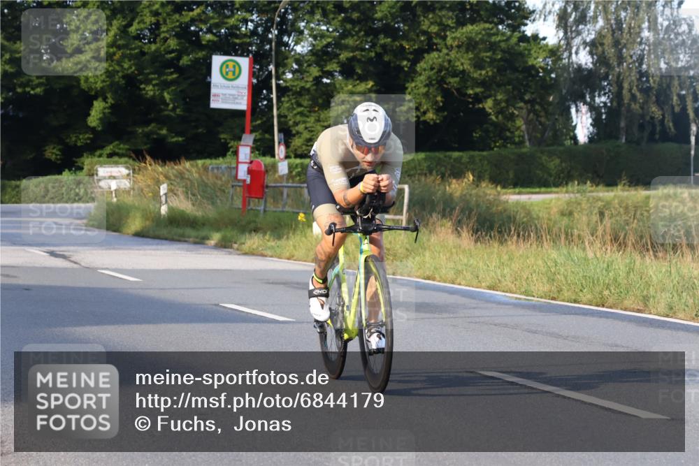 25.08.2024 - Elbe Triathlon Hamburg Fuchs,  Jonas http://msf.ph/oto/6844179 25.08.2024 09:02:39 Radfahren 101 meine-sportfotos.de