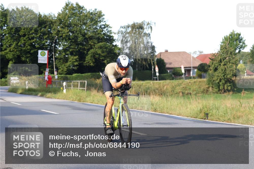 25.08.2024 - Elbe Triathlon Hamburg Fuchs,  Jonas http://msf.ph/oto/6844190 25.08.2024 09:02:40 Radfahren 101 meine-sportfotos.de