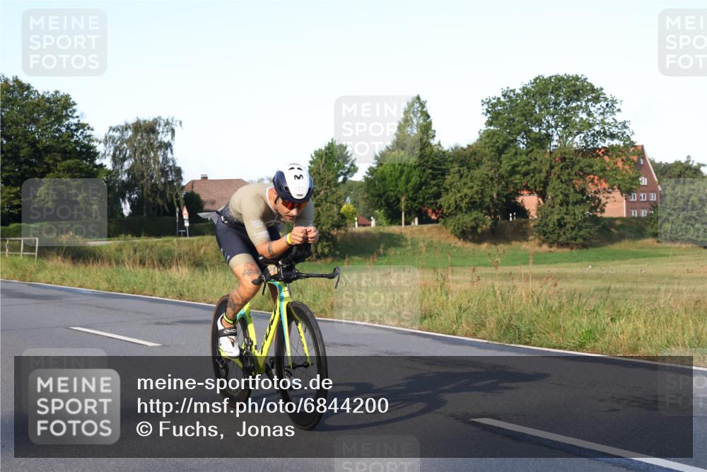 25.08.2024 - Elbe Triathlon Hamburg Fuchs,  Jonas http://msf.ph/oto/6844200 25.08.2024 09:02:40 Radfahren 101 meine-sportfotos.de
