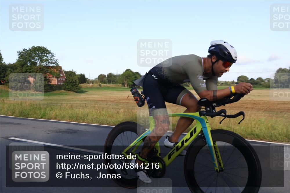 25.08.2024 - Elbe Triathlon Hamburg Fuchs,  Jonas http://msf.ph/oto/6844216 25.08.2024 09:02:41 Radfahren 101 meine-sportfotos.de