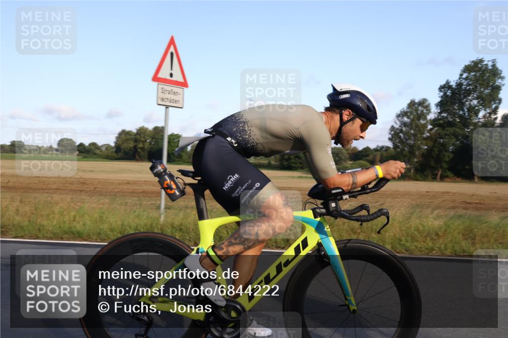 25.08.2024 - Elbe Triathlon Hamburg Fuchs,  Jonas http://msf.ph/oto/6844222 25.08.2024 09:02:41 Radfahren 101 meine-sportfotos.de
