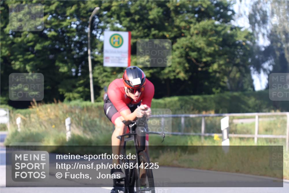 25.08.2024 - Elbe Triathlon Hamburg Fuchs,  Jonas http://msf.ph/oto/6844225 25.08.2024 09:03:14 Radfahren 82 meine-sportfotos.de