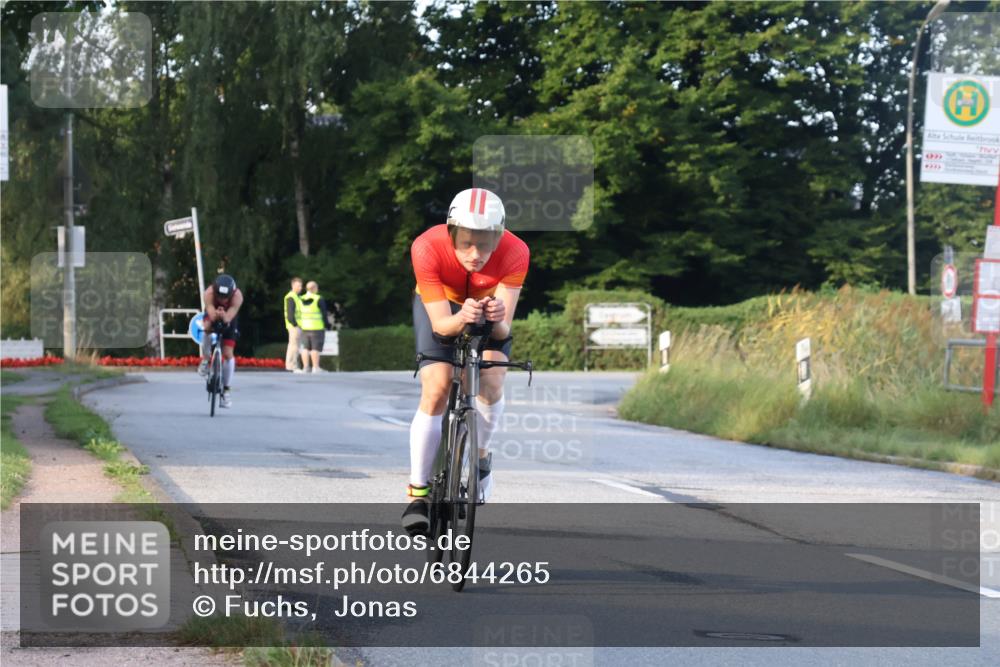 25.08.2024 - Elbe Triathlon Hamburg Fuchs,  Jonas http://msf.ph/oto/6844265 25.08.2024 09:03:32 Radfahren 68, 78 meine-sportfotos.de