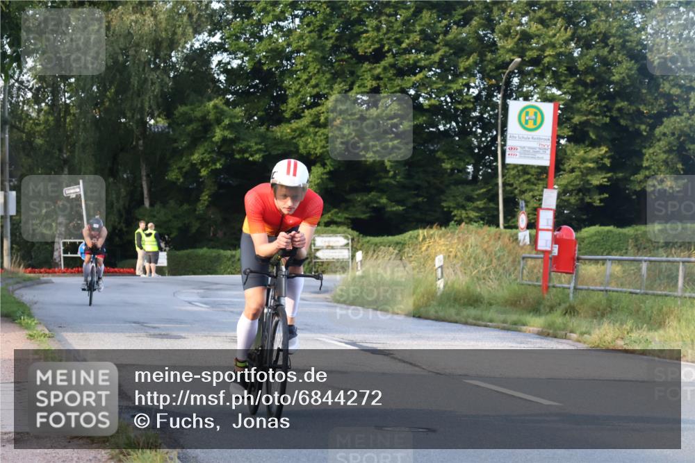 25.08.2024 - Elbe Triathlon Hamburg Fuchs,  Jonas http://msf.ph/oto/6844272 25.08.2024 09:03:32 Radfahren 68, 78 meine-sportfotos.de