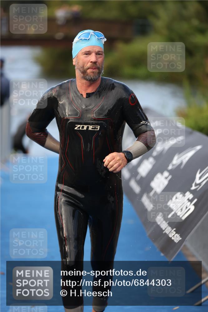 25.08.2024 - Elbe Triathlon Hamburg H.Heesch http://msf.ph/oto/6844303 25.08.2024 08:46:47 Schwimmen 113, 146, 147, 150, 198 meine-sportfotos.de