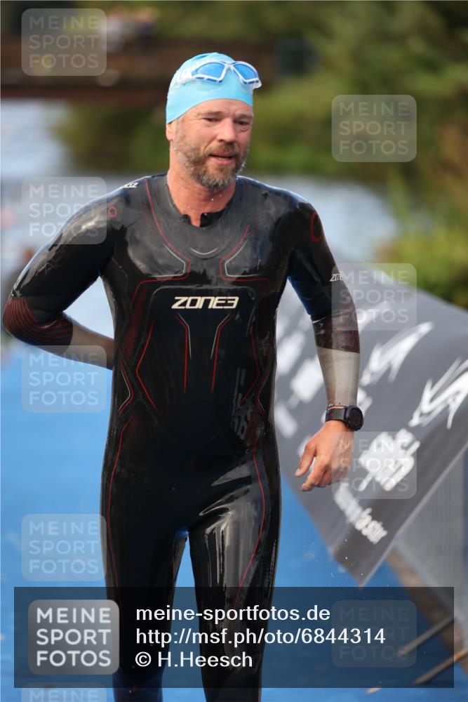 25.08.2024 - Elbe Triathlon Hamburg H.Heesch http://msf.ph/oto/6844314 25.08.2024 08:46:47 Schwimmen 113, 146, 147, 150, 198 meine-sportfotos.de