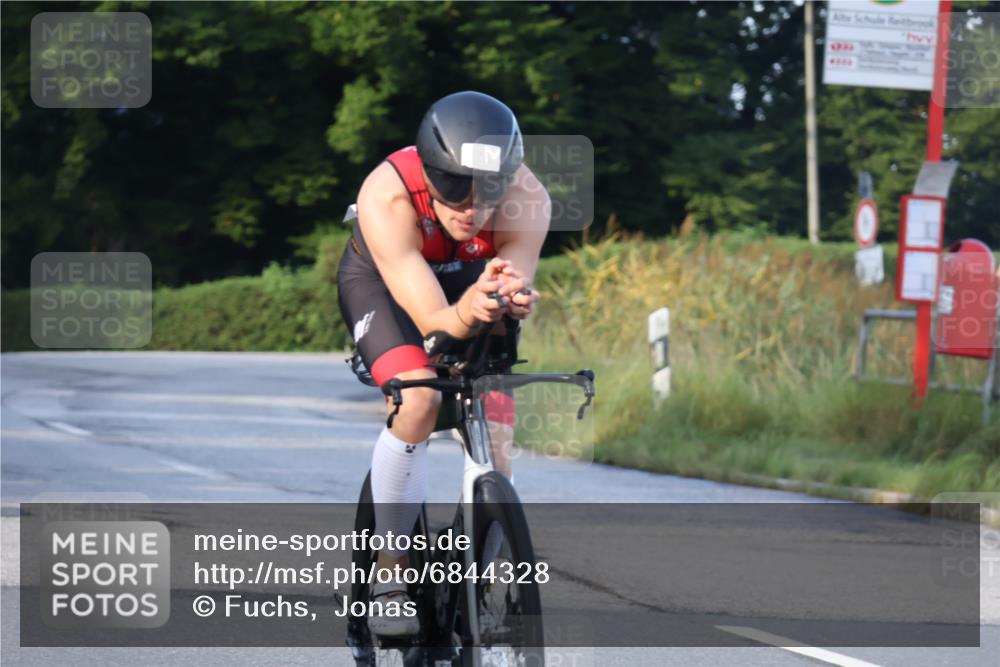 25.08.2024 - Elbe Triathlon Hamburg Fuchs,  Jonas http://msf.ph/oto/6844328 25.08.2024 09:03:35 Radfahren 68, 78 meine-sportfotos.de